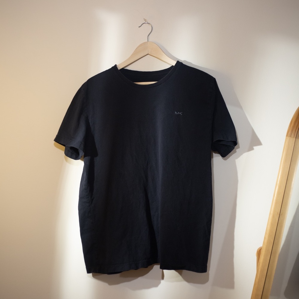 Michael Kors Tee in Black. Size L.